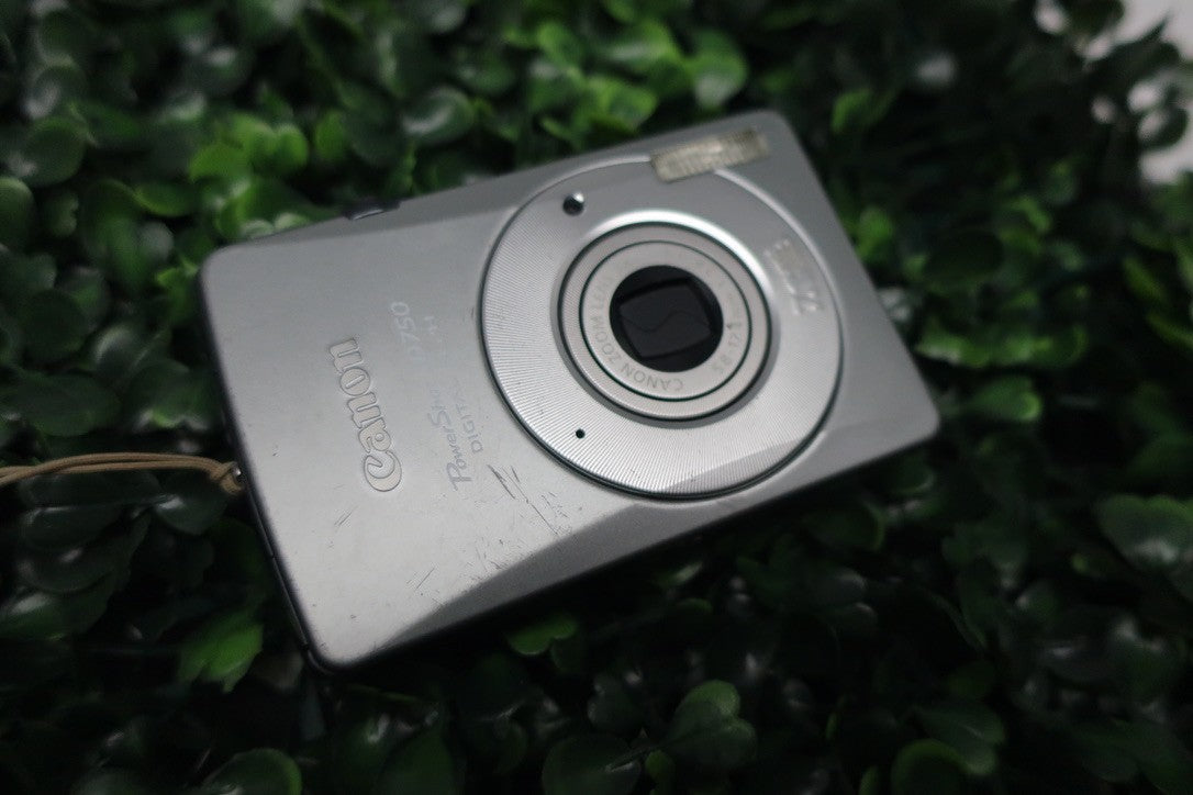 Canon PowerShot SD750 7.1MP Digital Elph Camera [Parts/Repair] READ DESCRIPTION