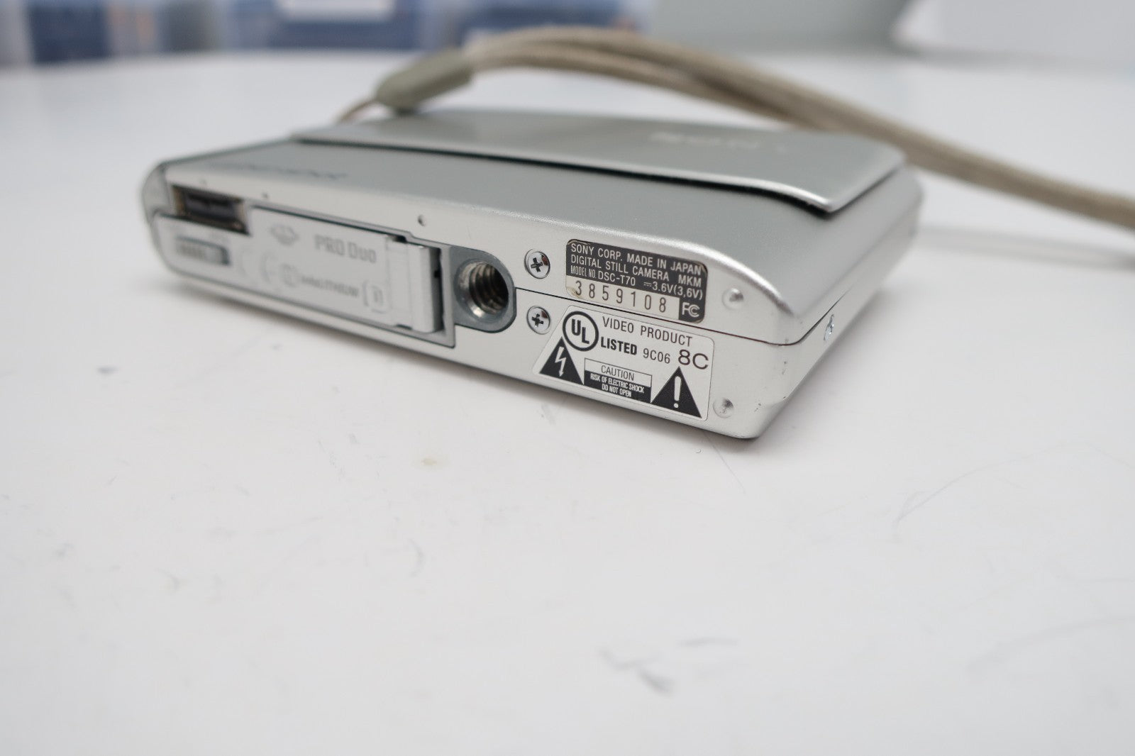 Sony Cyber-shot DSC-T70 8.1MP Digital Camera - White Tested Working W/ Battery