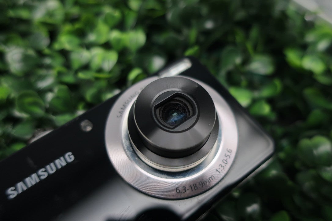 Samsung PL100 Digital Camera - Turns on But Dead spot on LCD So parts or repair