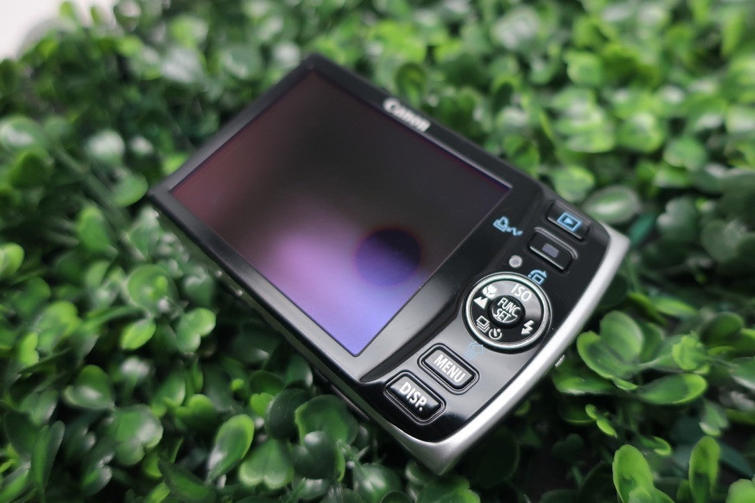 Canon Powershot SD870 IS Digital Elph Camera Turns On But Has Issues AS IS Parts