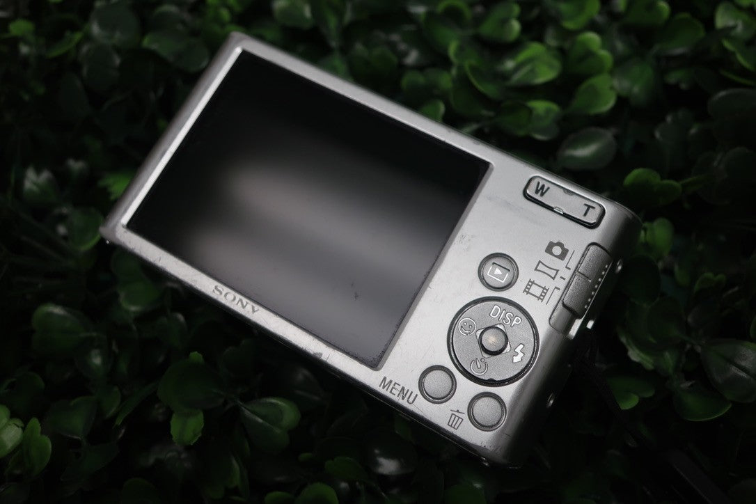 Sony Cybershot DSC-W830 20.1MP Digital Camera Silver - Faulty -SMALL DUST SPOTS