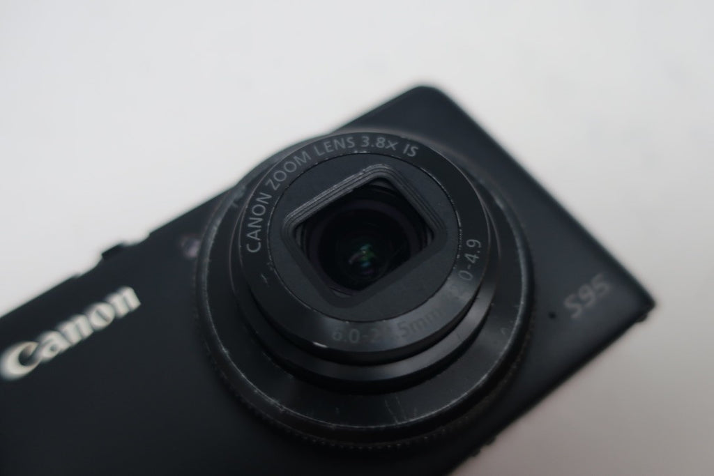 Canon Powershot S95 black digital camera (for parts, not working) READ DESCRIP