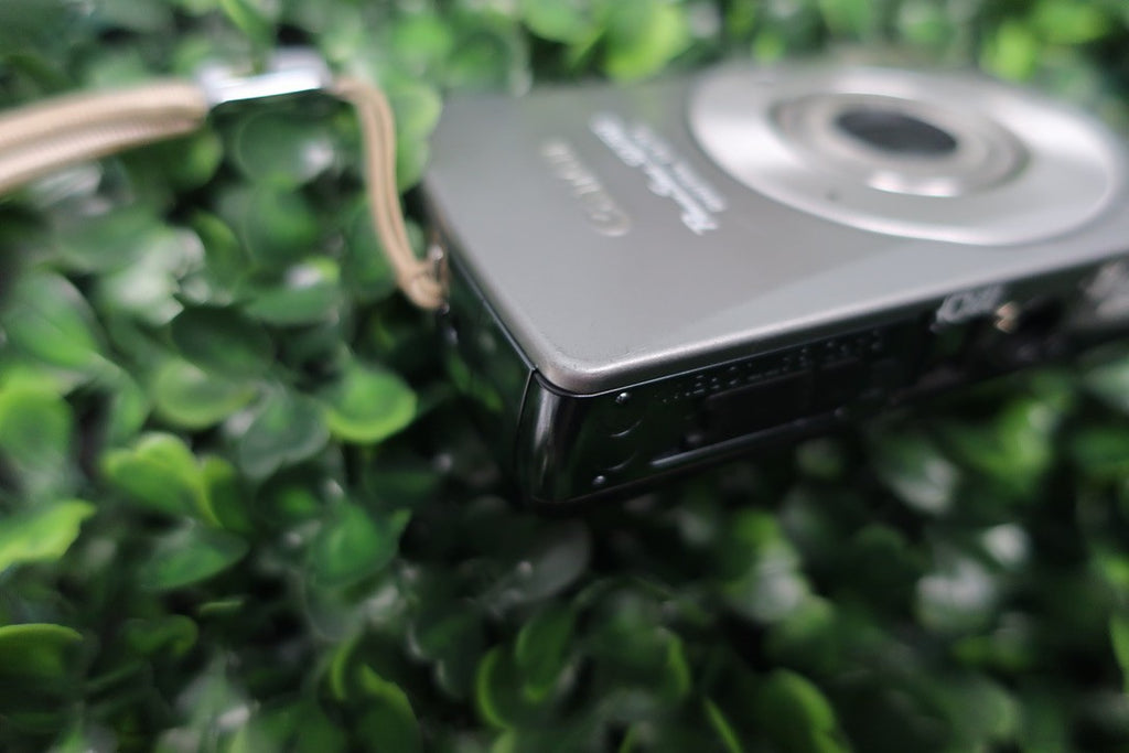 Canon PowerShot SD750 7.1MP Digital Elph Camera [Parts/Repair] READ DESCRIPTION
