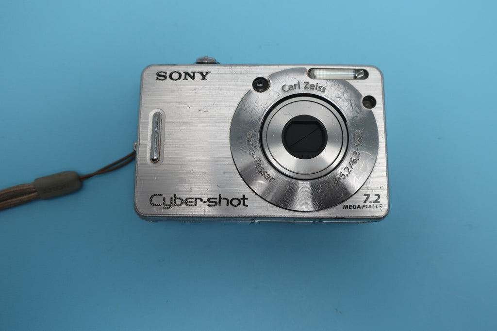 Sony Cyber-Shot DSC-W70 7.2MP Digital Camera Silver W/Battery+Charger