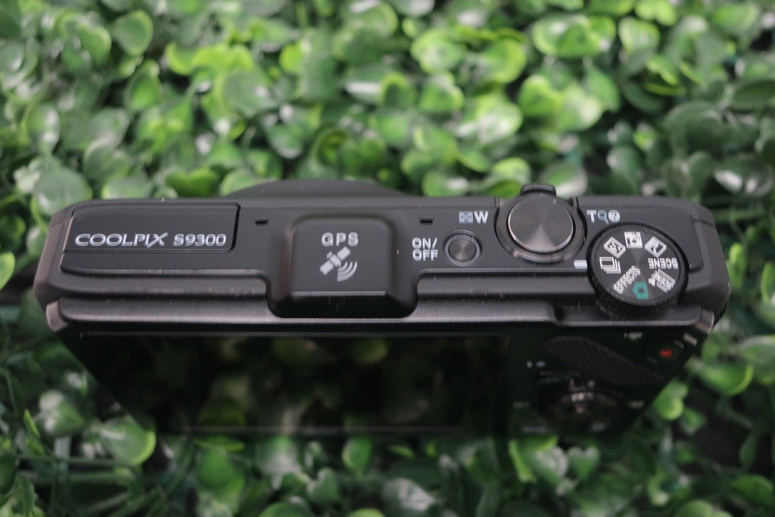 Nikon Coolpix S9300 Digital  Camera, SPARES ONLY, Does Not Turn On. READ DESCRIP