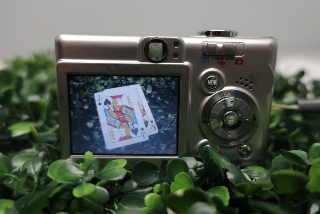 Canon PowerShot SD400 Digital ELPH Camera For Parts Or Repair