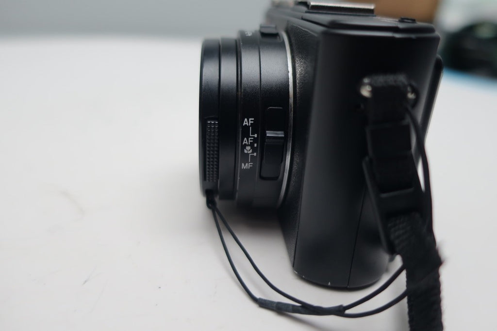 (Parts/Repair) Leica D-LUX 4 Digital Camera -Read Description.