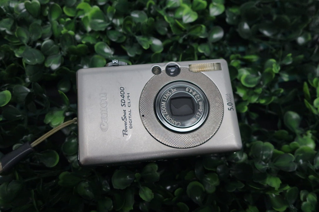 Canon PowerShot SD400 Digital ELPH Camera For Parts Or Repair
