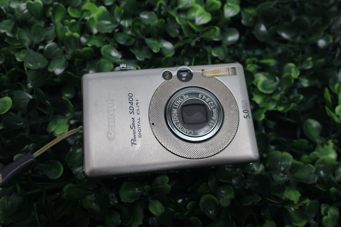 Canon PowerShot SD400 Digital ELPH Camera For Parts Or Repair