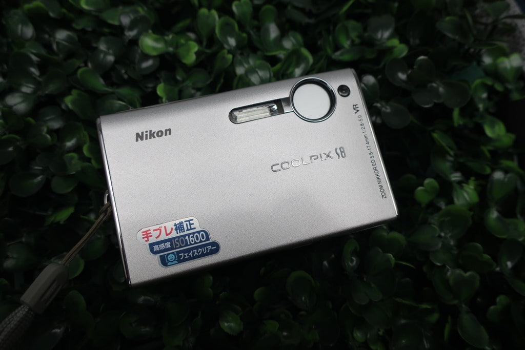 Nikon COOLPIX S8 Silver Compact Digital Camera W/Battery+Charger+SD Card TESTED.