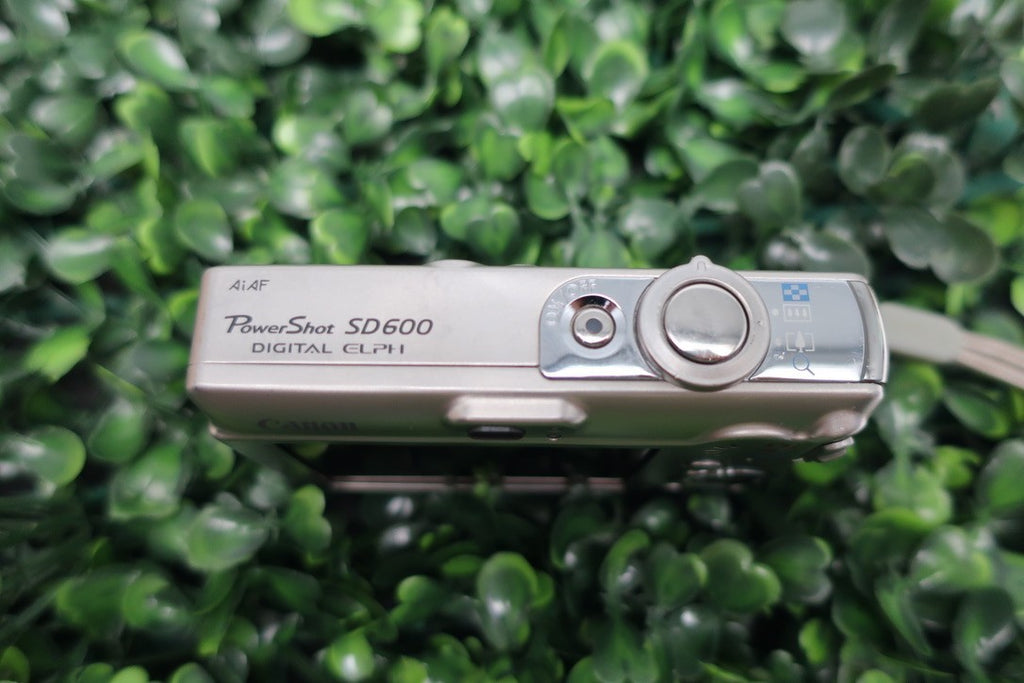 Canon PowerShot SD600 Digital ELPH 6.0MP Camera Silver W/Batt+Charger+SD #1 BUND