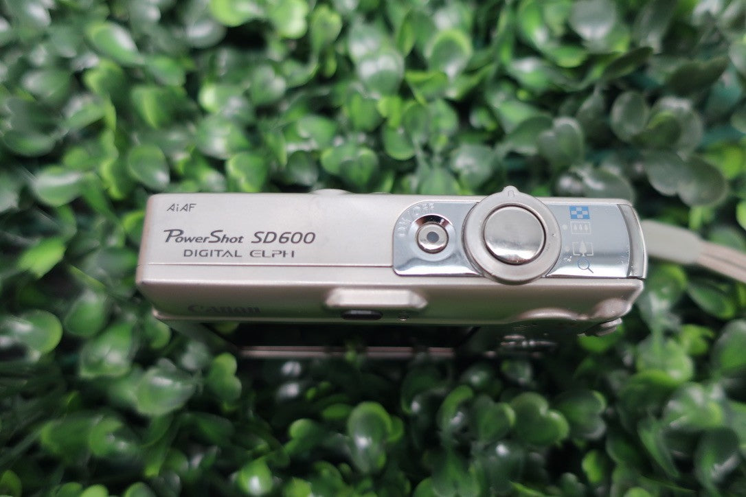 Canon PowerShot SD600 Digital ELPH 6.0MP Camera Silver W/Batt+Charger+SD #1 BUND