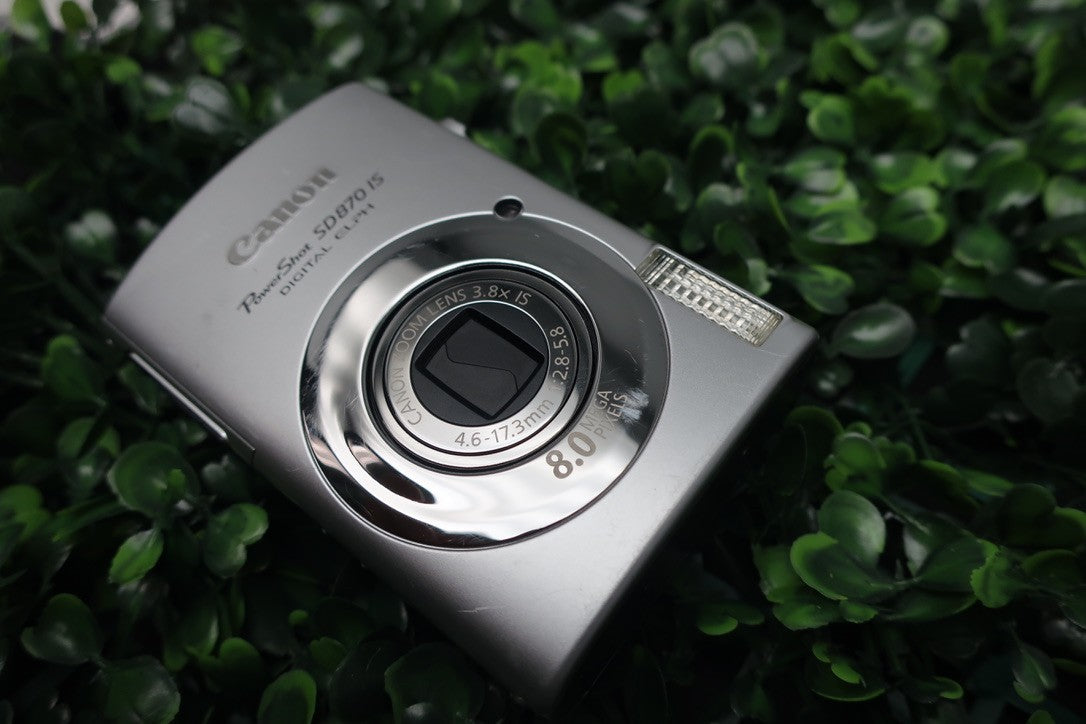 Canon Powershot SD870 IS Digital Elph Camera Turns On But Has Issues AS IS Parts