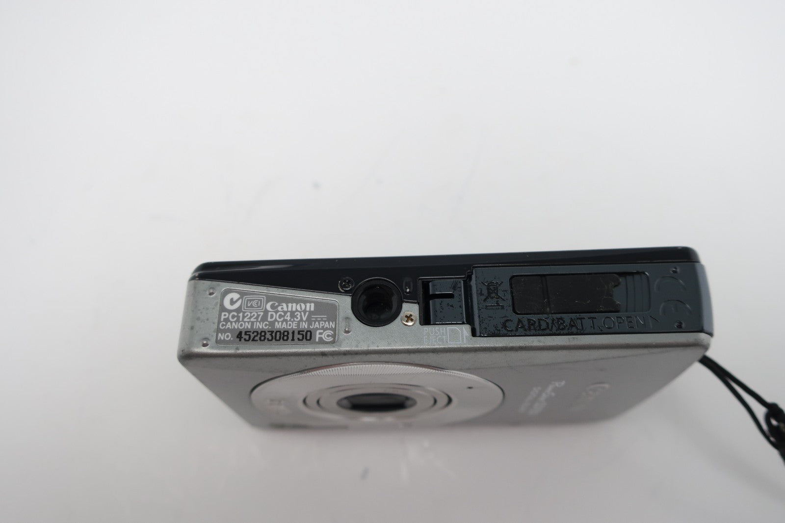 Canon PowerShot SD 750 Digital ELPH 7.1MP Camera Silver Tested w/Accessories