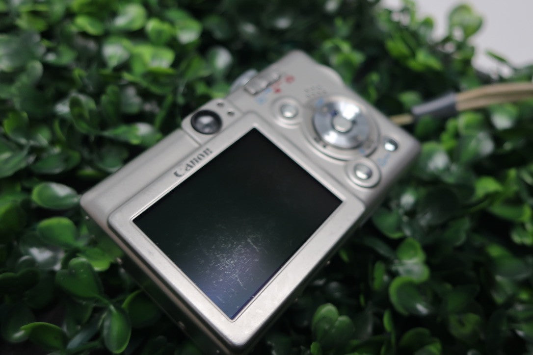 Canon PowerShot SD400 Digital ELPH Camera For Parts Or Repair