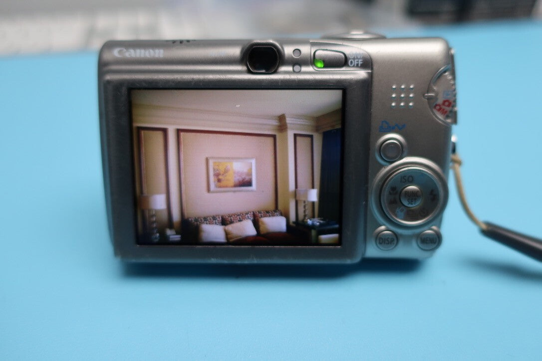 Canon PowerShot SD 850 IS digital camera W/battery, Charger, Working