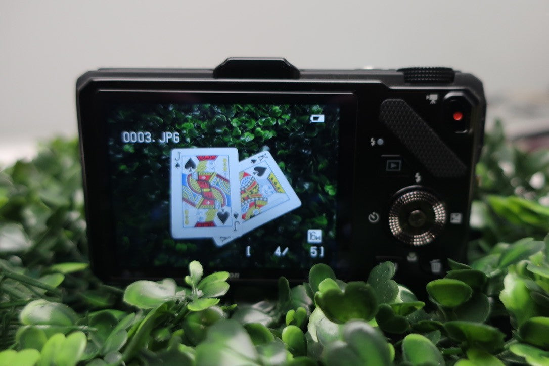 Nikon Coolpix S9300 Digital Camera 16MP Powers On for Parts/Repairs READ DESCRIP