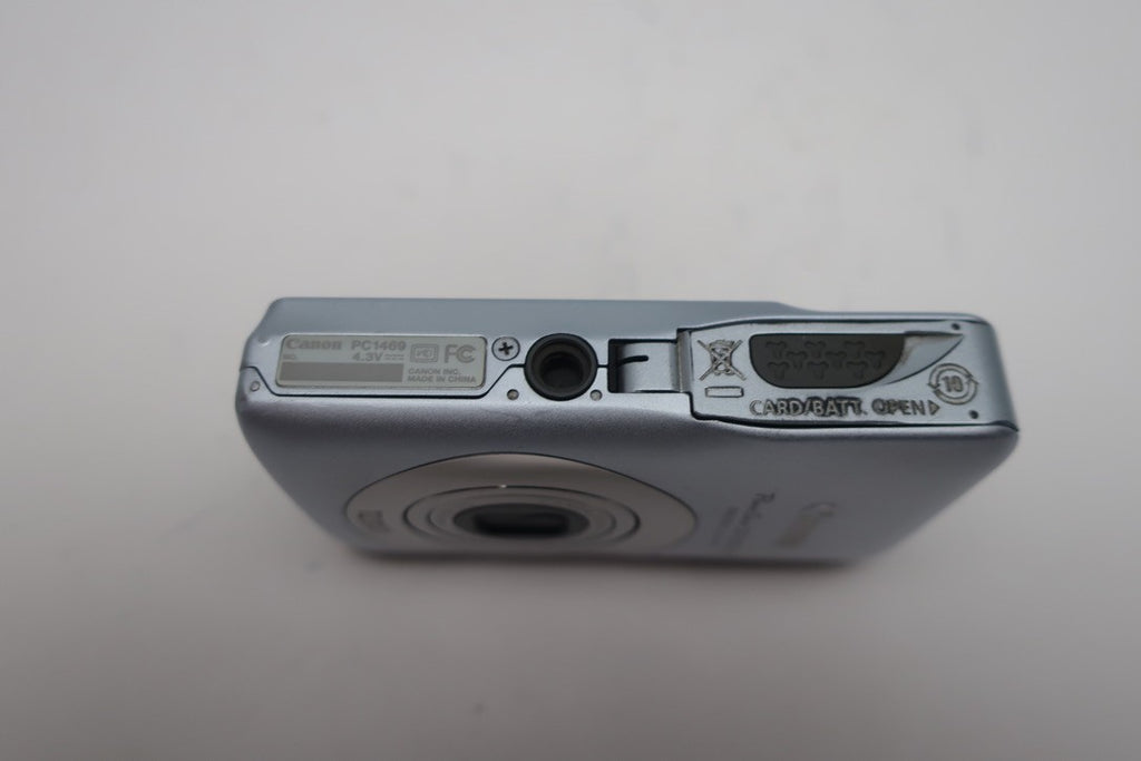 (Parts/Repair) Canon PowerShot SD1300 IS Digital ELPH 12.1MP Camera - Silver