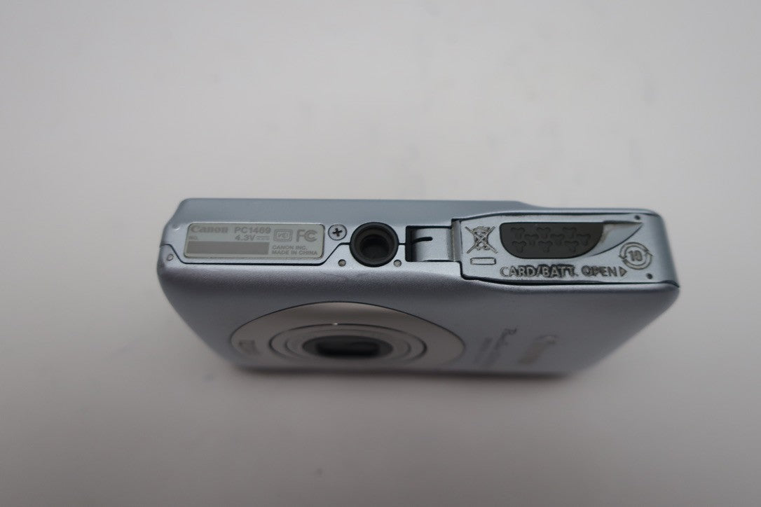 (Parts/Repair) Canon PowerShot SD1300 IS Digital ELPH 12.1MP Camera - Silver