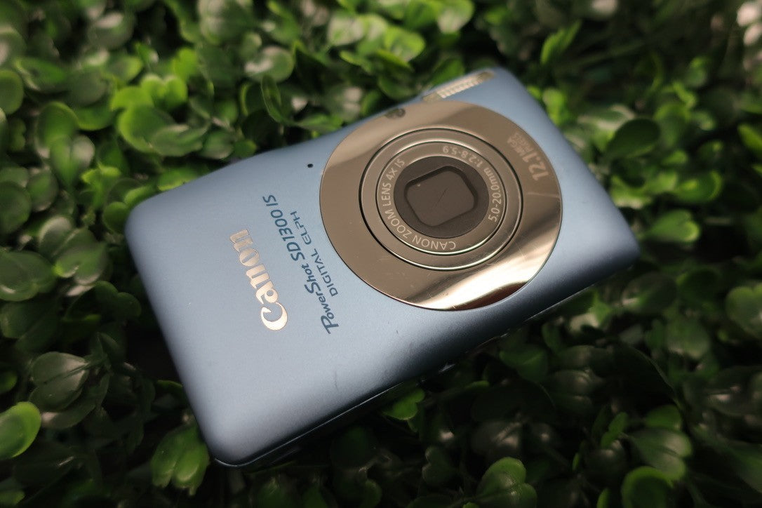 Canon PowerShot SD1300 IS Digital Camera NO Battery orCharger PARTS ONLY READ
