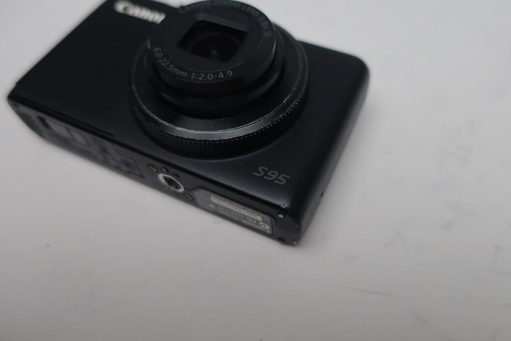 Canon Powershot S95 black digital camera (for parts, not working) READ DESCRIP