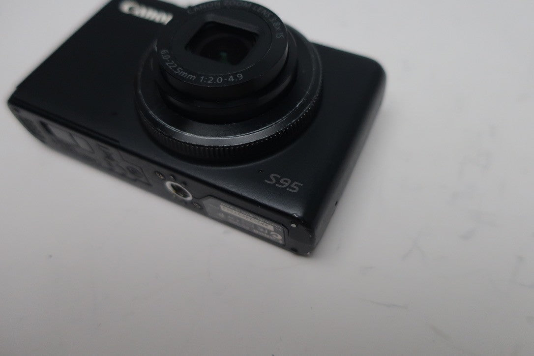 Canon Powershot S95 black digital camera (for parts, not working) READ DESCRIP