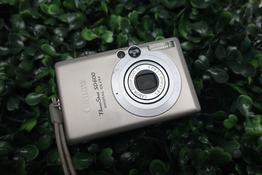 Canon PowerShot SD600 Digital ELPH 6.0MP Camera Silver W/Batt+Charger+SD #1 BUND