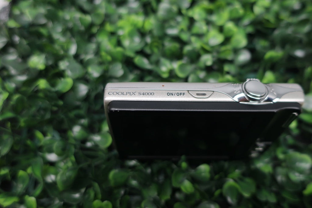 Nikon COOLPIX S4000 12.0MP Digital Camera Silver LENS ERROR For Parts OR REPAIR