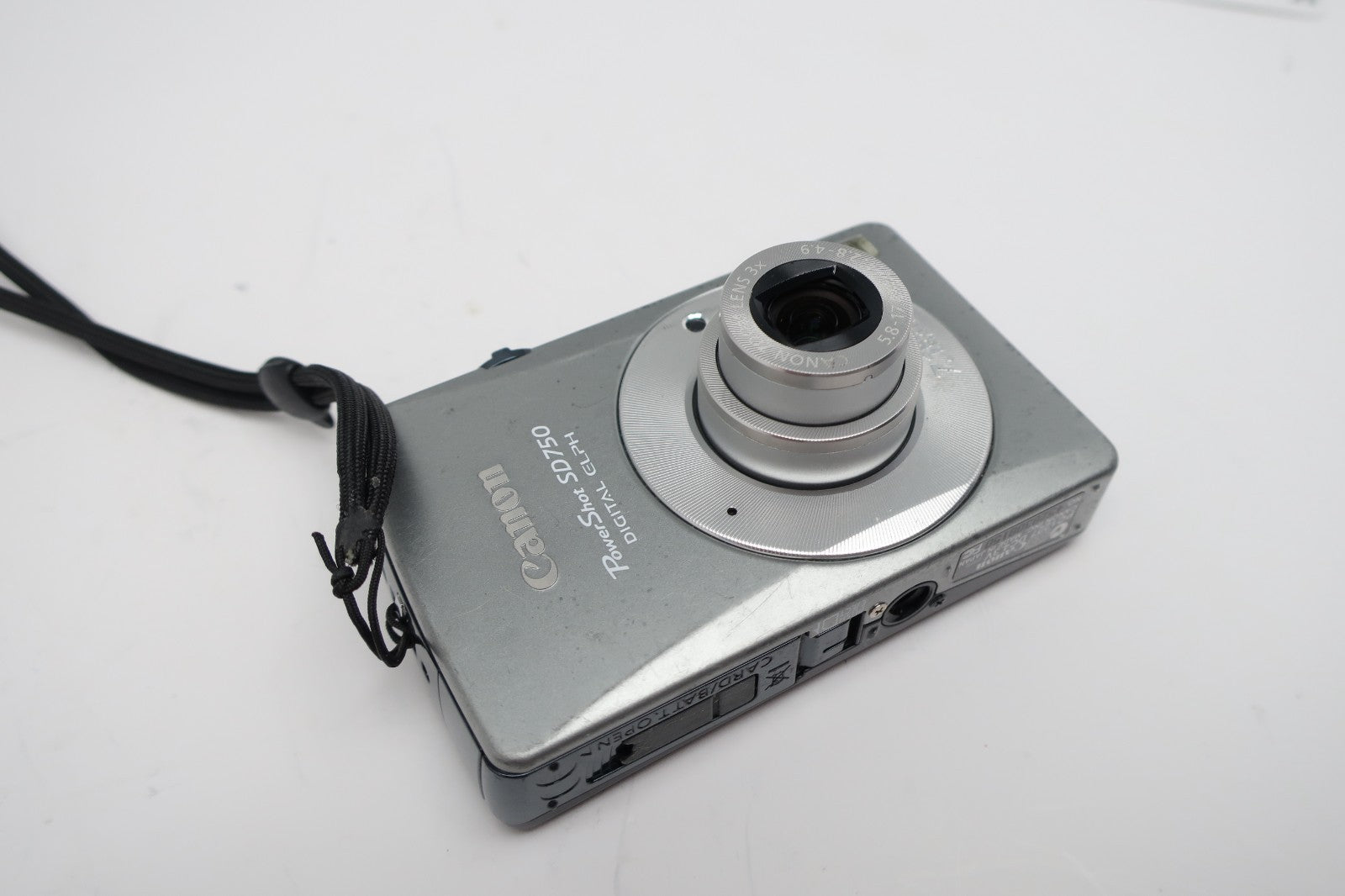 Canon PowerShot SD 750 Digital ELPH 7.1MP Camera Silver Tested w/Accessories