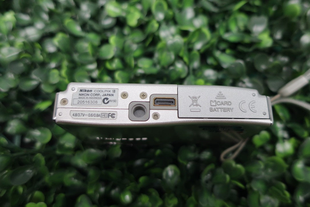 Nikon COOLPIX S8 Silver Compact Digital Camera W/Battery+Charger+SD Card TESTED.