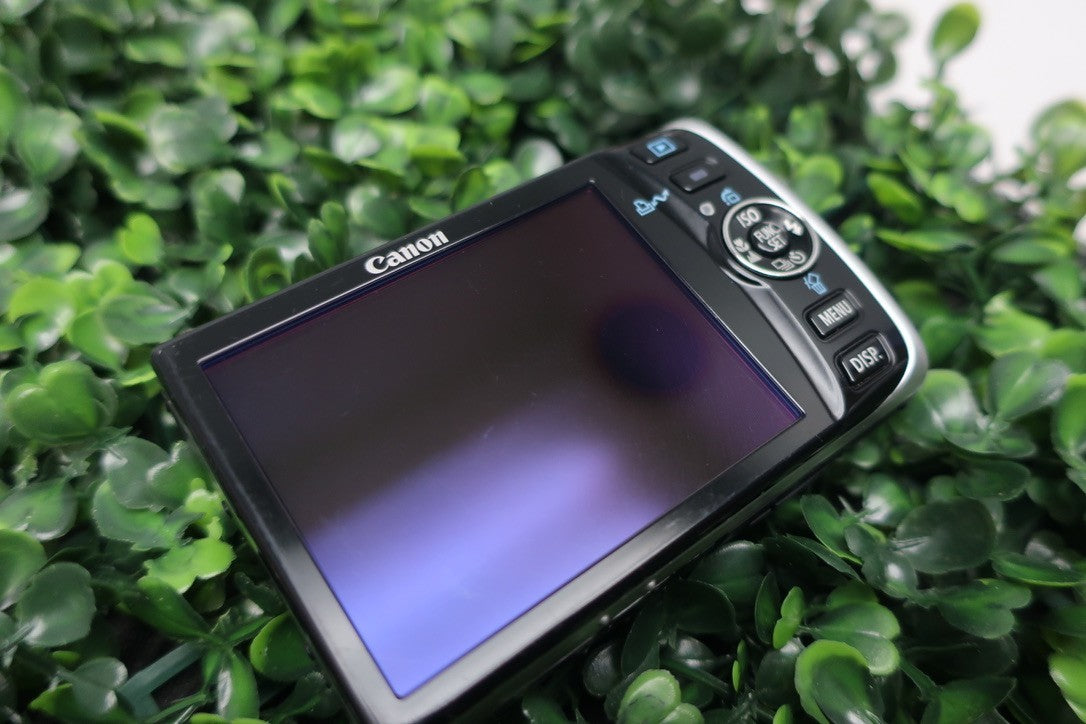 Canon Powershot SD870 IS Digital Elph Camera Turns On But Has Issues AS IS Parts